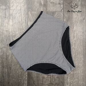 Relleciga High Cut Bikini Bottom Size S